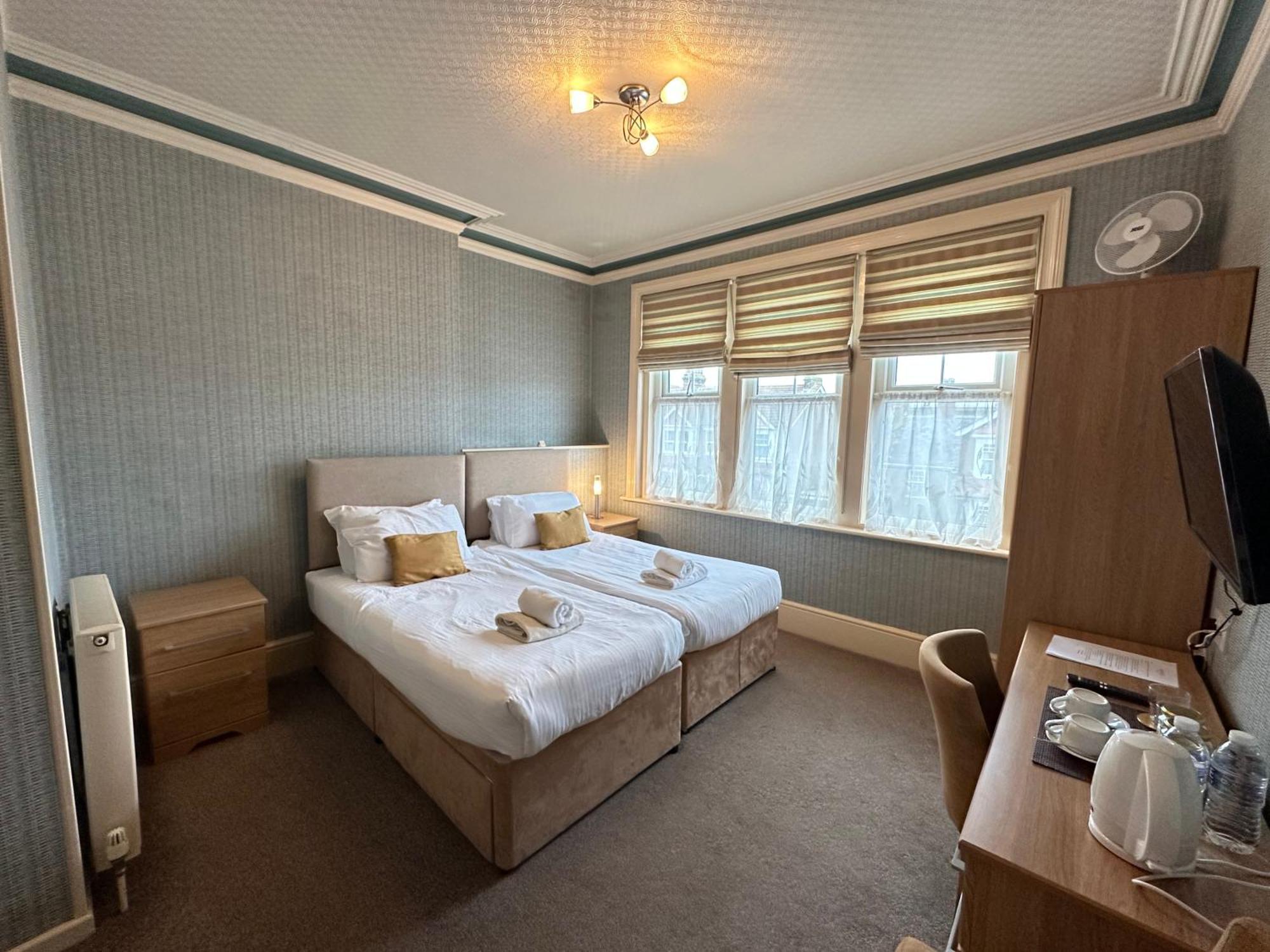 Hotel Devonia Express Torneo de Torneo de Eastbourne Exterior foto